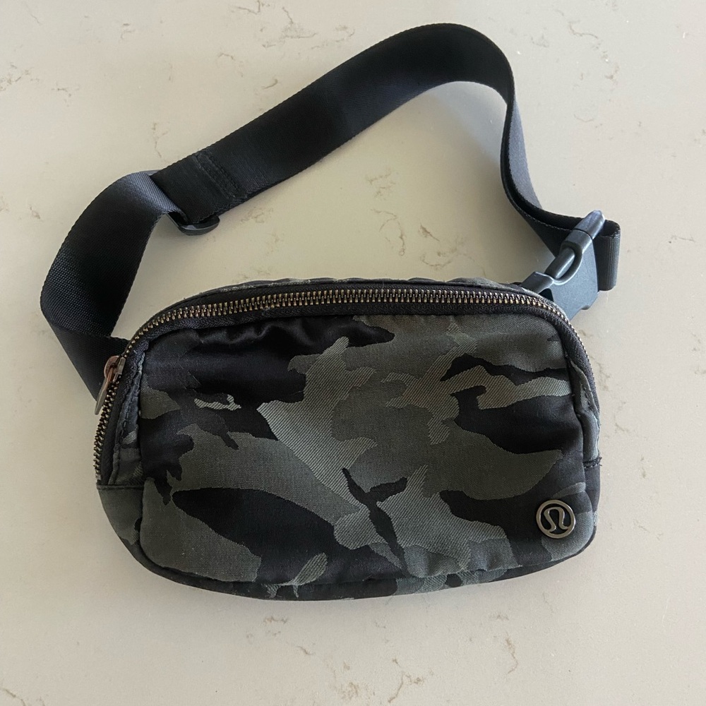 Lululemon camo belt bag
